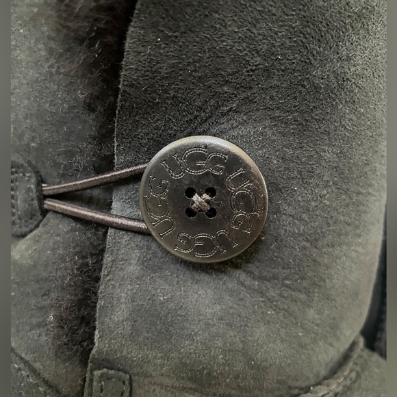 UGG Bailey Button II Boots - Picture 4 of 5